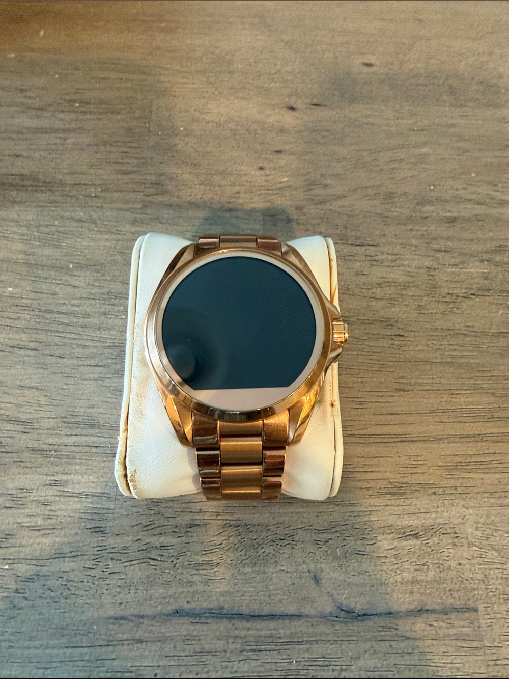 Michael Kors Access    Model: Bradshaw MKT5004 or MKT5021)   “Needs Charger”